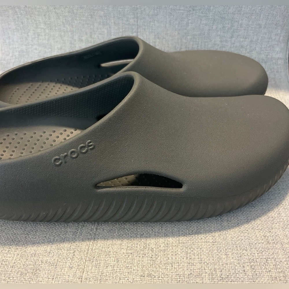NWT Crocs Mellow Recovery Clogs/Sandals. Men’s size 10